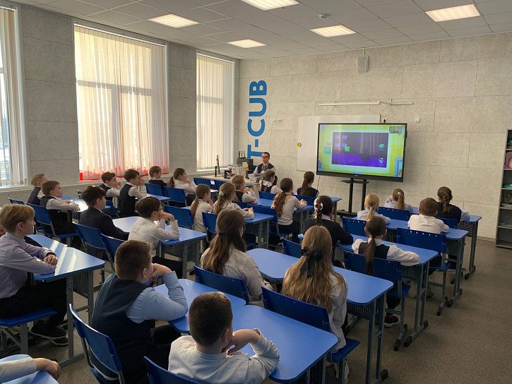 «ОБИТ» развивает цифровые навыки школьников в рамках «Урока цифры»